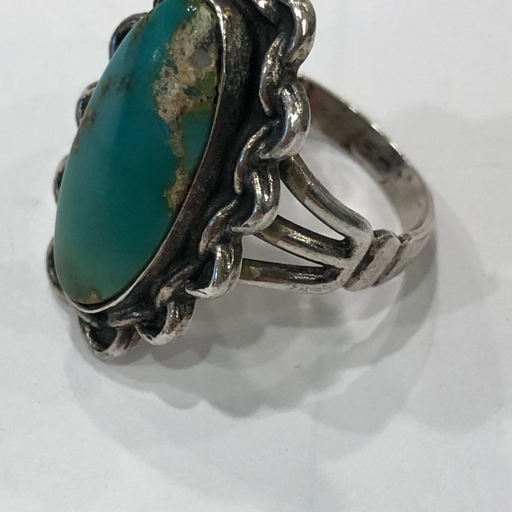 Silver and Turquoise Vintage Ring sz 8 Southwestern Design Marked Unique Style - Picture 10 of 16